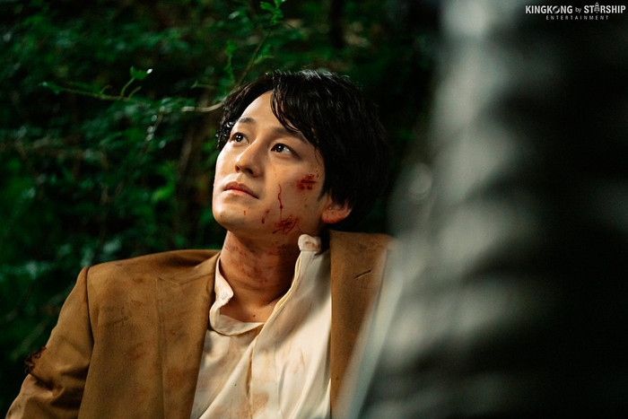 Rang nhớ lại khoảng khắc bị thương dưới lưỡi kiếm của Yeon.