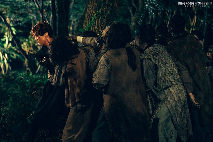 Đây là cách Lee Dong Wook thể hiện tình yêu thương với Kim Bum Ảnh 40