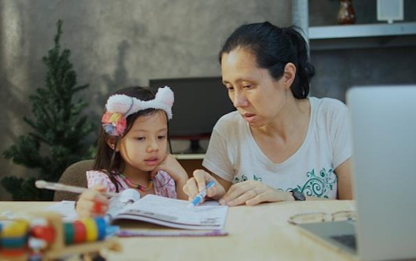 Người mẹ phải viết tường trình vì không dạy con học và sửa bài tập tại nhà Ảnh 2