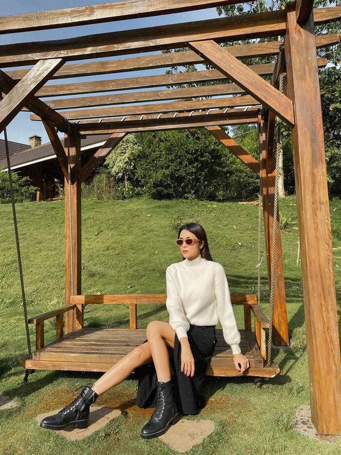 Quả thật không ai sướng như Hà Tăng, lấy chồng gần nhà nên vẫn được ba mẹ ruột chăm sóc từng chút một