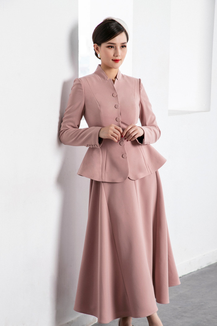 Set đồ với phong cách quý cô Châu Âu thập niên xữa với gam màu hồng pastel