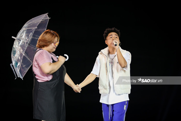 King Of Rap: HIEUTHUHAI 'lấy cây dù' hỗ trợ Right Hồi sinh ngoạn mục vào Top 8 chung cuộc Ảnh 11