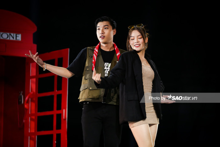 HIEUTHUHAI hỗ trợ Right trong tiết mục Hồi sinh.