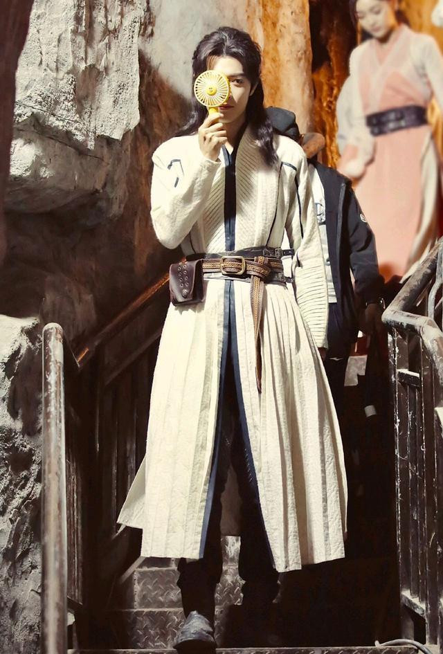 Dù được khán giả mong chờ nhất nhưng số phận các bộ phim của Tiêu Chiến vẫn mông lung, bị 'xếp kho' Ảnh 11