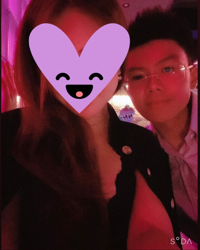 Trước đó, anh chàng từng đăng ảnh đi chơi Halloween cùng bạn gái 