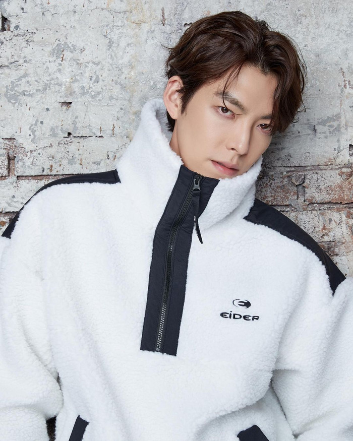 Kim Woo Bin được bắt gặp trên đường: Gầy gò thấy thương, 'chị vợ' Shin Min Ah bỏ bê rồi sao Ảnh 2