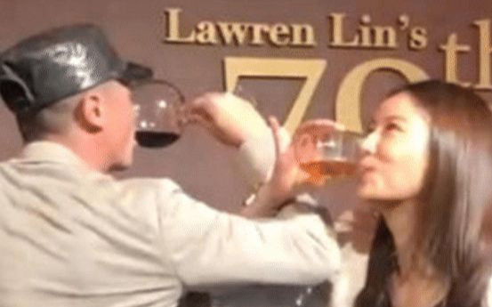 Động tác 'uốn éo' của Lâm Tâm Như bên cạnh Hoắc Kiến Hoa gây tranh cãi Ảnh 2