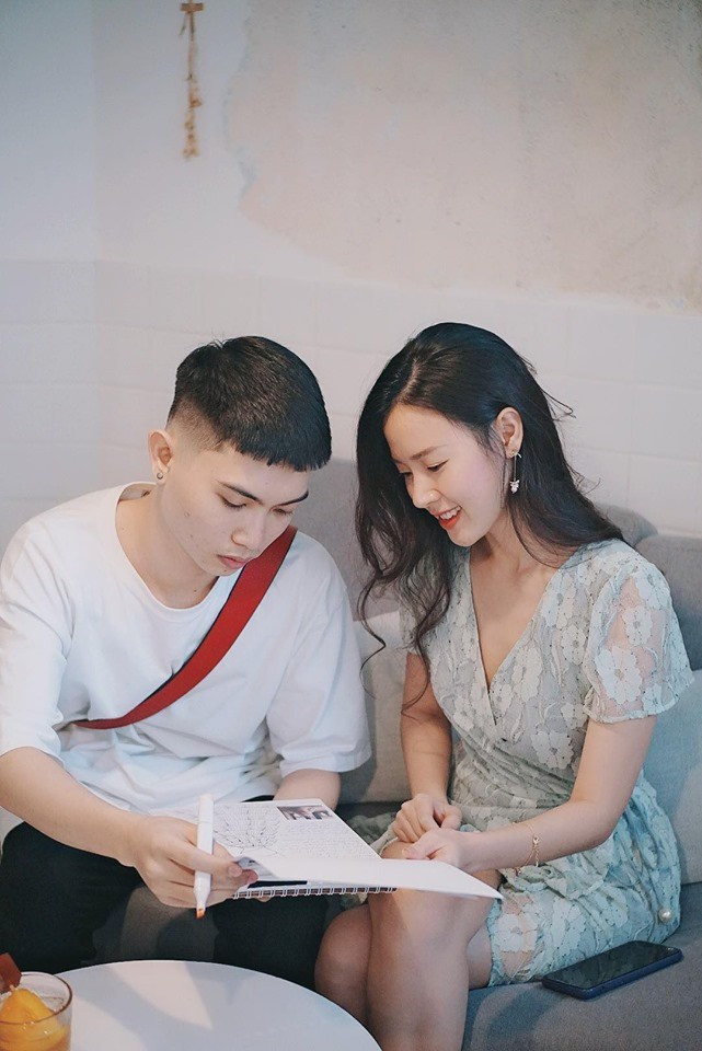 Các kiểu váy liền, đầm quấn chất liệu ren, họa tiết hoa nhã nhặn cũng rất được ưa chuộng. 