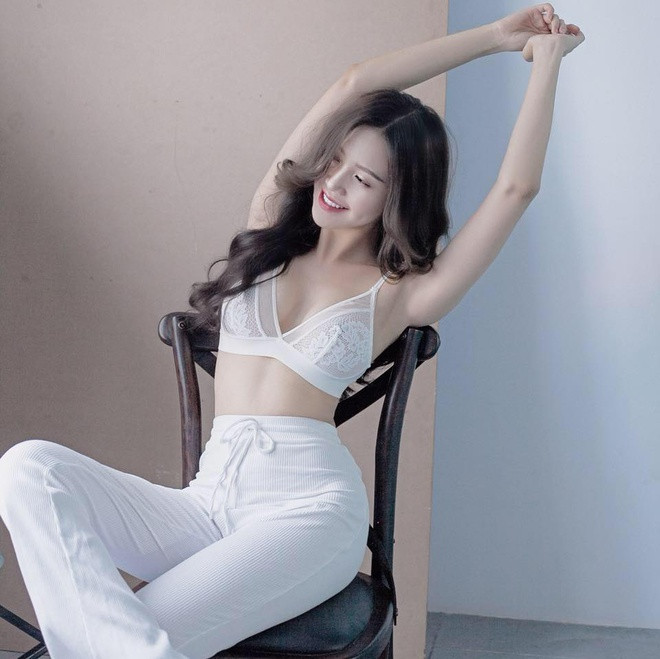 Hotgirl 'dao kéo' so kè nhan sắc với nàng diễn viên gợi cảm khiến mạng xã hội 'bùng nổ ý kiến trái chiều' Ảnh 6