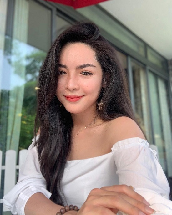 Hotgirl 'dao kéo' so kè nhan sắc với nàng diễn viên gợi cảm khiến mạng xã hội 'bùng nổ ý kiến trái chiều' Ảnh 4