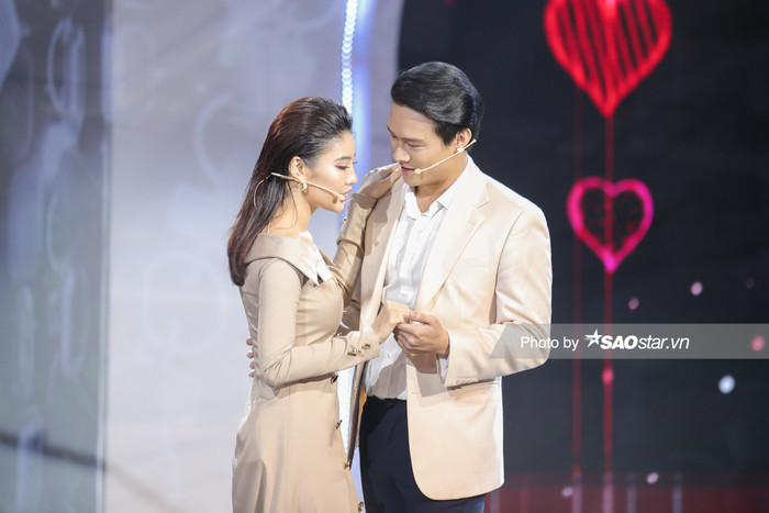 Chân Ái tập 8: 'Bẻ lái gắt' chàng Việt kiều làm cô gái từng là 'người thứ 3' xúc động Ảnh 3