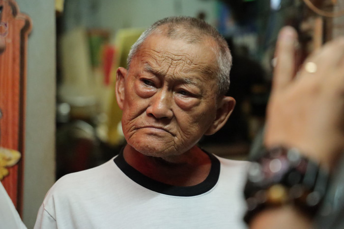 Dù cuộc sống còn thiếu thốn trăm bề nhưng chú Định vẫn luôn vui vẻ, lạc quan, yêu đời.