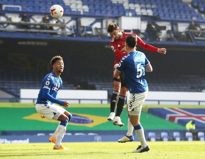 Bruno bùng nổ, Cavani 'mở tài khoản' giúp MU đè bẹp Everton Ảnh 3