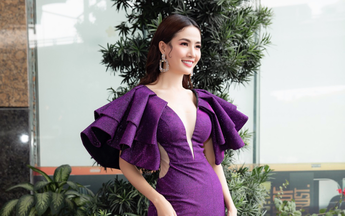 Phan Thị Mơ diện váy xẻ sâu tận rốn, đọ sắc với Minh Tú - Huyền My Ảnh 2