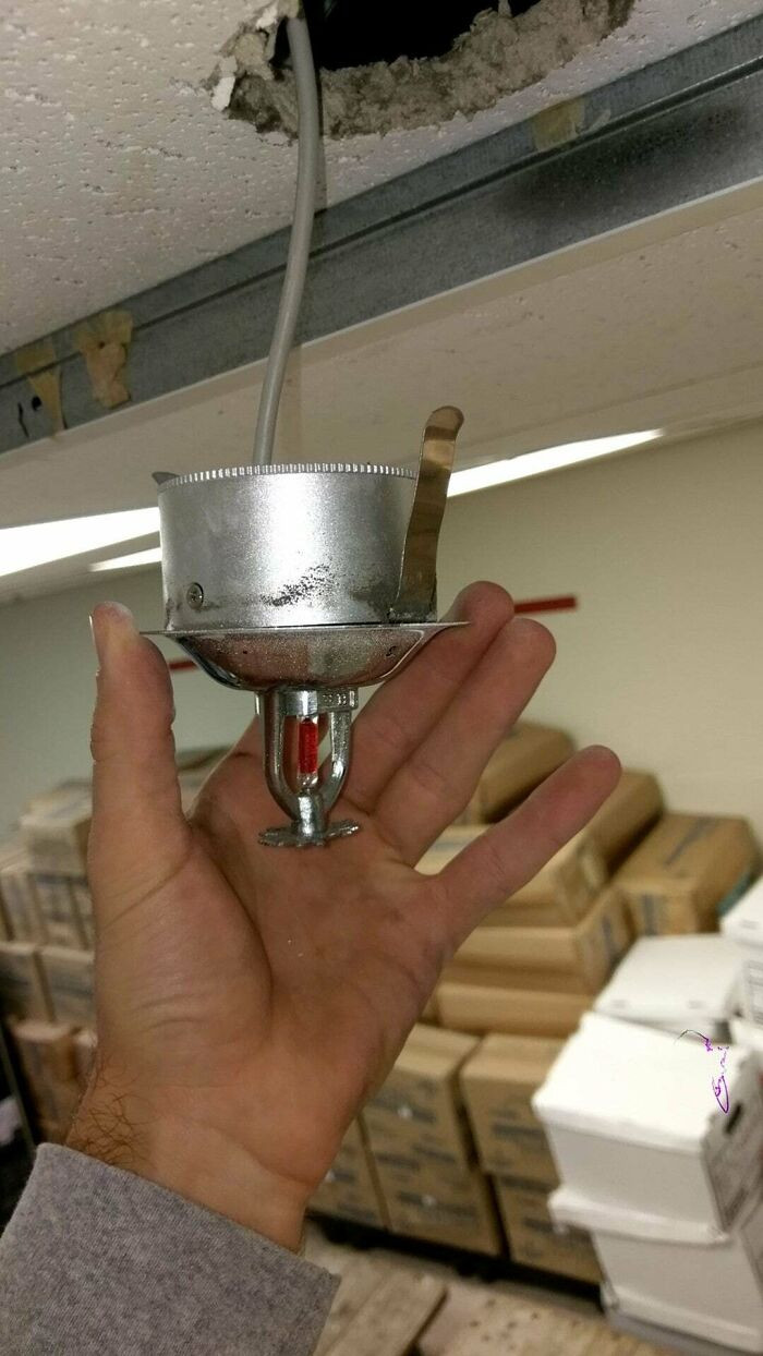 Camera quay lén được nguỵ trang thành vòi phun nước cứu hỏa.