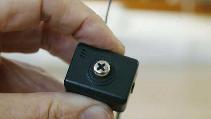 Camera quay lén nguỵ trang trong hình hài một chiếc ốc vít.