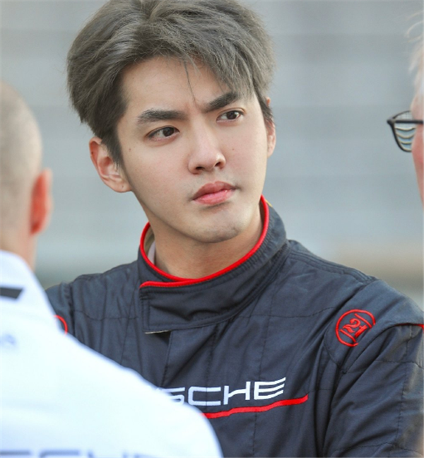 Khi nam thần Hoa Ngữ để mặt mộc: Liệu rằng vẻ điển trai là 'hàng thật giá thật' hay vẻ đẹp là do makeup? Ảnh 5