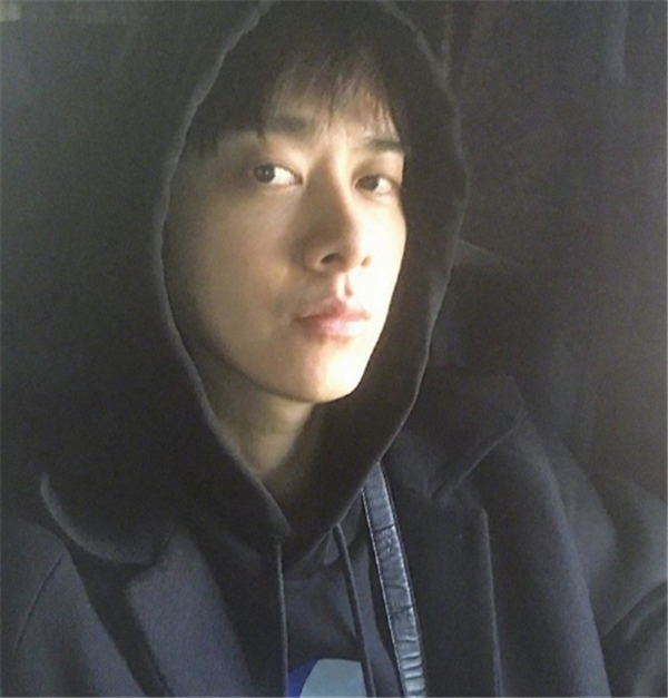 Khi nam thần Hoa Ngữ để mặt mộc: Liệu rằng vẻ điển trai là 'hàng thật giá thật' hay vẻ đẹp là do makeup? Ảnh 6