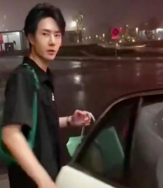 'Thẳng nam' Vương Nhất Bác bỗng chốc ngọt ngào với fan Ảnh 10