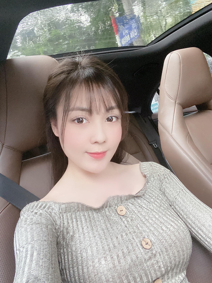 Hình ảnh gần đây cho thấy nữ giảng viên ngày càng xinh đẹp