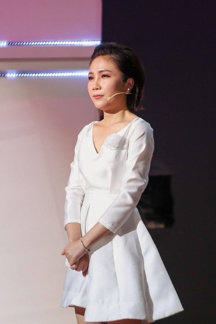 Thùy Linh 'Chân Ái': Tình yêu tuổi 30 không còn nồng nhiệt như thời 20 Ảnh 3