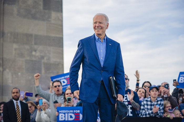 Phong cách thời trang của Tổng thống Mỹ Joe Biden qua từng năm tháng Ảnh 15