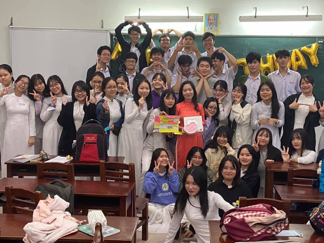 Thoạt nhìn qua thì chẳng có gì, thế nhưng đây lại là một giây trước 'thảm họa' mà cô giáo gây ra. Ảnh: Trường người ta/The Sharkers 16