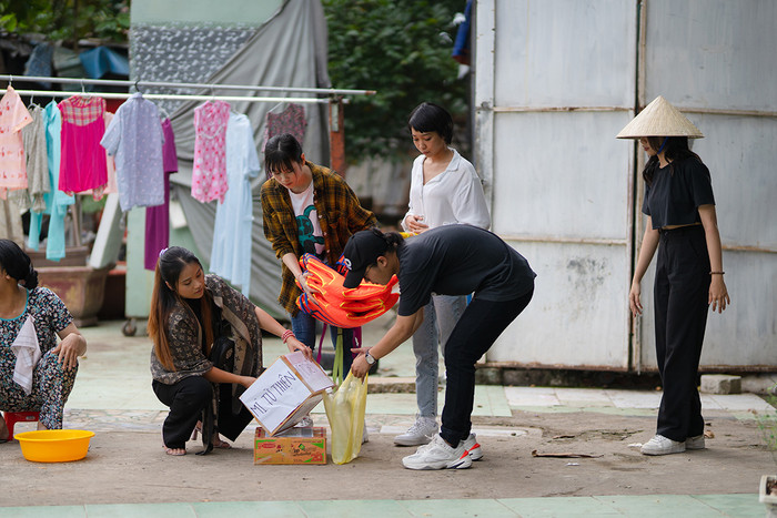 'Tắt tiếng' của Huỳnh Lập - Duy Khánh- Lê Nhân 'cà khịa' CĐM: Từ chuyện Đông Nhi đi đẻ đến cứu trợ mùa lũ Ảnh 11