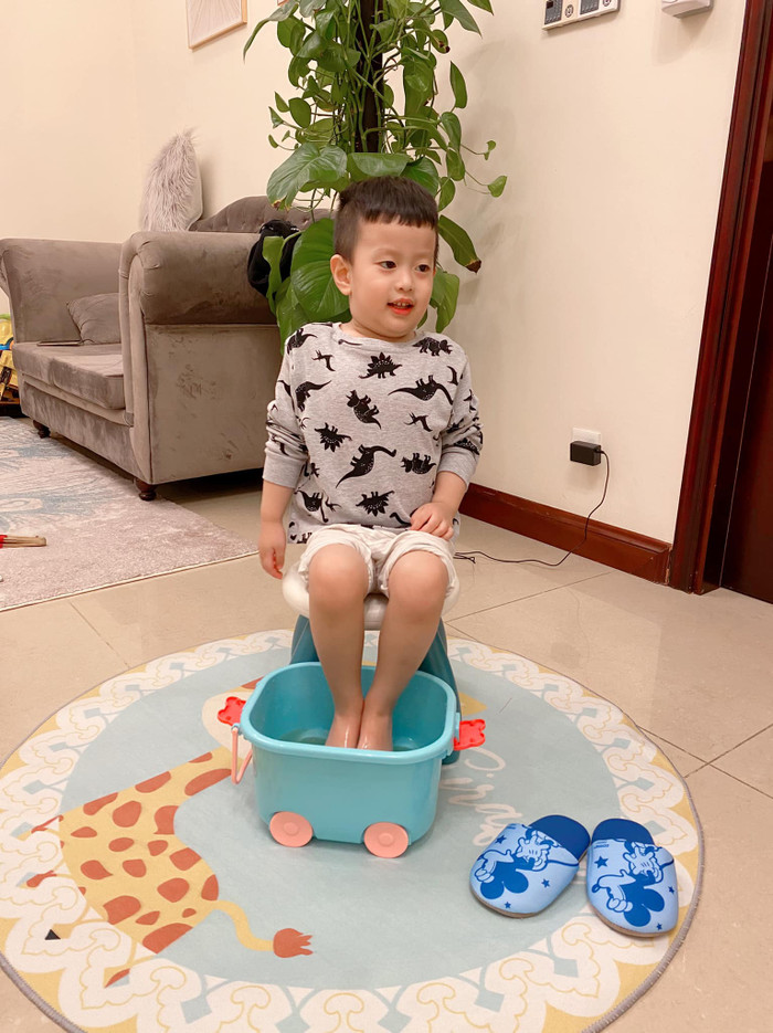 Vợ cũ Việt Anh thấy 'tủi thân' khi một mình chăm con trai bệnh ốm liên miên Ảnh 2