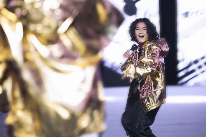 Rapper Weeza King Of Rap cùng mẫu nhí 'khuấy đảo' sàn runway Ảnh 5