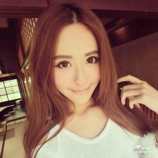 Tường Tường, nữ ca sĩ nổi tiếng xứ Đài.