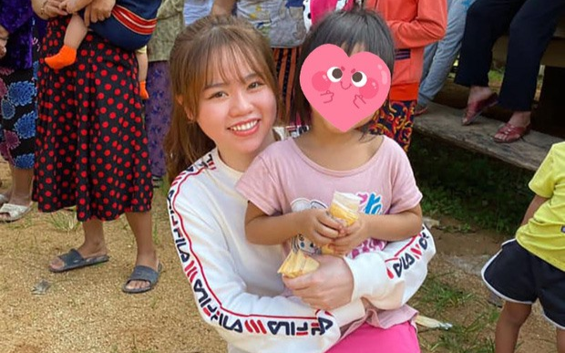 Huỳnh Anh vui vẻ đi từ thiện sau ồn ào bị tố 'cắm sừng' Quang Hải Ảnh 2