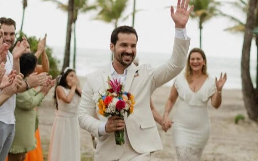 Người đàn ông cưới chính mình sau khi bị huỷ hôn Ảnh 2