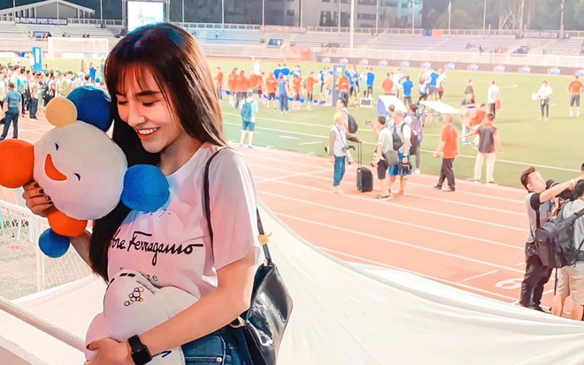 Dân tình trầm trồ trước body 'siêu nóng bỏng' của bạn gái cầu thủ U23 Việt Nam Ảnh 2