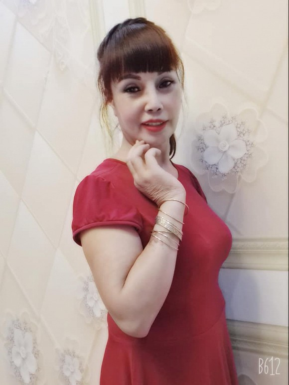 'Cô dâu 62 tuổi' gây bất ngờ với nhan sắc trẻ đẹp 'không tỳ vết' sau khi điều trị biến chứng phẫu thuật Ảnh 5