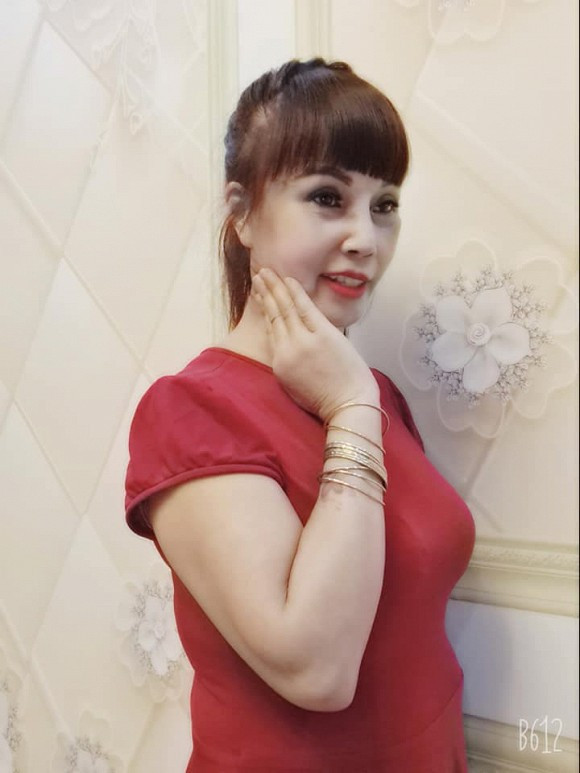 'Cô dâu 62 tuổi' gây bất ngờ với nhan sắc trẻ đẹp 'không tỳ vết' sau khi điều trị biến chứng phẫu thuật Ảnh 9