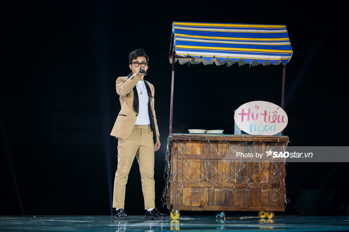 Đôi mắt cay cay hướng về miền Trung và bát hủ tiếu 'hối lộ' ở King of Rap Ảnh 5
