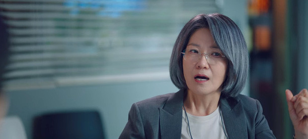 Suýt chút nữa thì Suzy phát hiện ra những bí mật về lá thư tình đầu bị bại lộ trong tập 8 Start_Up Ảnh 7