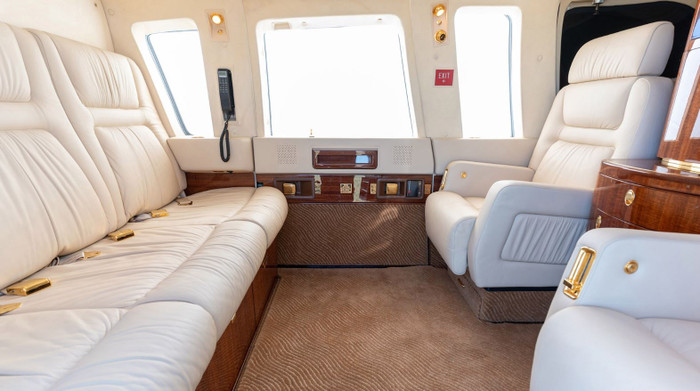 Sàn bên trong được trải thảm, đủ chỗ cho 6 người.(Ảnh: Aero Asset)