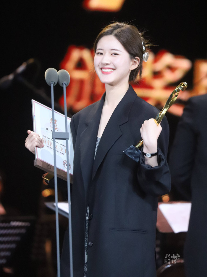 Khán giả đòi bỏ phim khi hay tin Vương Nhất Bác đóng phim chung với Triệu Lộ Tư Ảnh 12