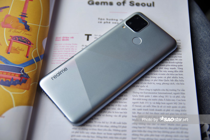 Sau khi cho ra mắt bộ ba chiến binh thế hệ 7, Realme vẫn chưa có dấu hiệu ngừng lại và sắp tới đây, hãng sẽ chính thức lên kệ thêm một sản phẩm khác của dòng C-Series. Dù vẫn chưa được công bố mức giá chính thức nhưng khả năng cao phiên bản mới nhất Realme C15 sẽ được hãng dành cho phân khúc giá rẻ như người anh Realme C12. 