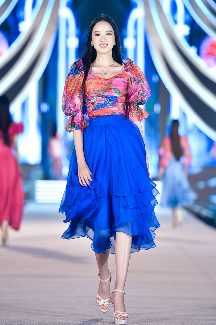 Trần Hoàng Ái Nhi.