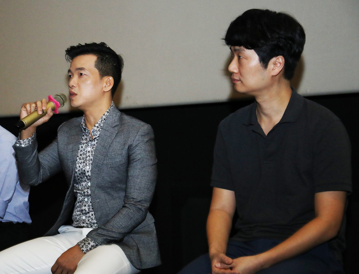 Lee Jin Sung (bên phải) cùng Peter Phạm