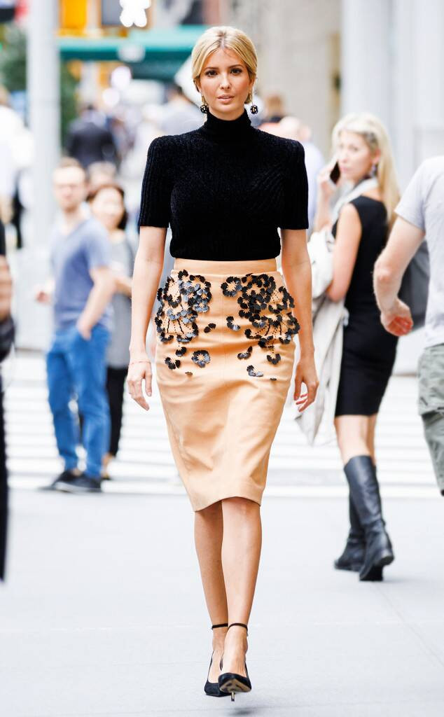 Đệ nhất tiểu thư Ivanka Trump luôn gây ấn tượng bởi phong cách ăn mặc vừa thanh lịch vừa sang chảnh. Những outfit của Ivanka nhìn đơn giản nhưng có giá cao ngất ngưởng