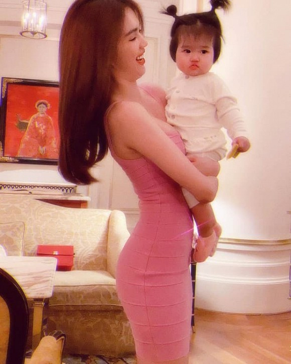 Ngọc Trinh xứng danh 'người dì của năm' khi chi bộn tiền mua túi hiệu đắt đỏ tặng sinh nhật cháu gái