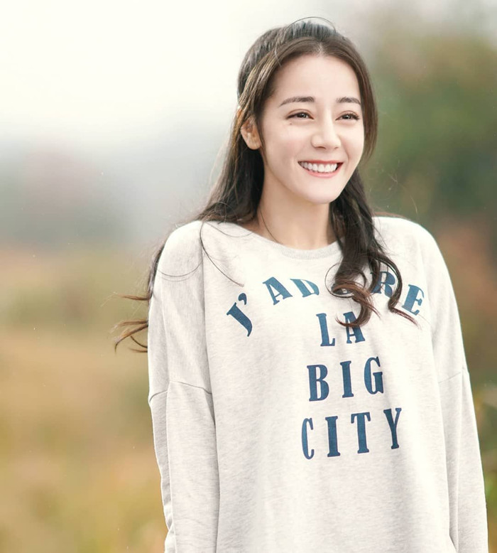 Chặng đường 5 năm của Địch Lệ Nhiệt Ba: Nổi tiếng đến bị chê bai, nhan sắc không còn như trước Ảnh 11