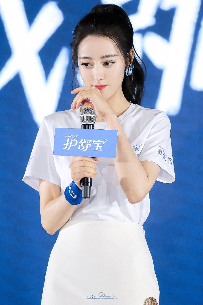 Chặng đường 5 năm của Địch Lệ Nhiệt Ba: Nổi tiếng đến bị chê bai, nhan sắc không còn như trước Ảnh 17