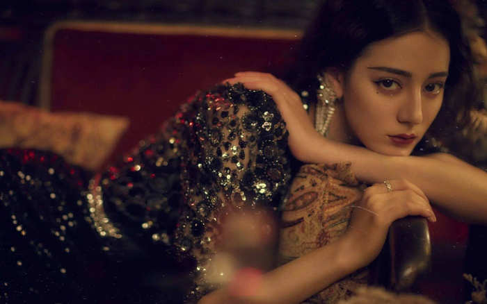 Chặng đường 5 năm của Địch Lệ Nhiệt Ba: Nổi tiếng đến bị chê bai, nhan sắc không còn như trước Ảnh 2