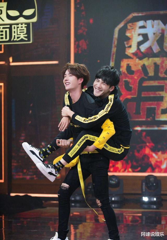 Có loại tình bạn gọi là 'Lúc tôi nổi, cậu mới sinh': Vương Tuấn Khải bình thường, Vương Nhất Bác bất ngờ Ảnh 18