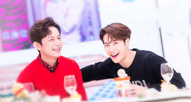 Có loại tình bạn gọi là 'Lúc tôi nổi, cậu mới sinh': Vương Tuấn Khải bình thường, Vương Nhất Bác bất ngờ Ảnh 10